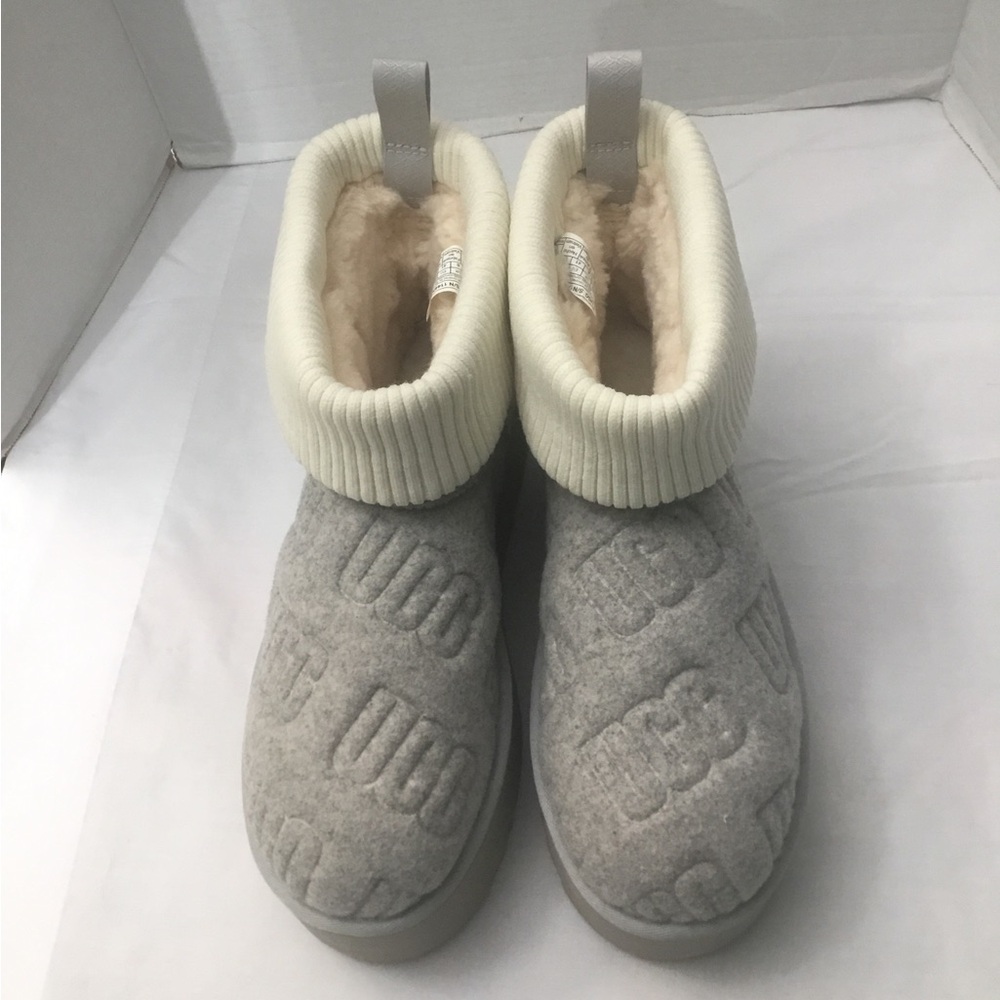 UGGS BOOTS